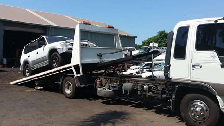 Top Reasons to Choose Junk Car Removal for Your Old Vehicle