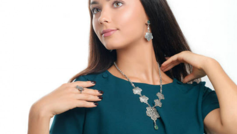 Vintage-Inspired Silver Necklaces Making a Comeback in Fashion
