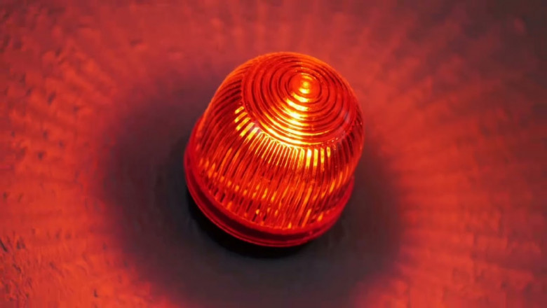 Solar vs Battery vs Hardwired Warning Lights: Which Power Option is Best?