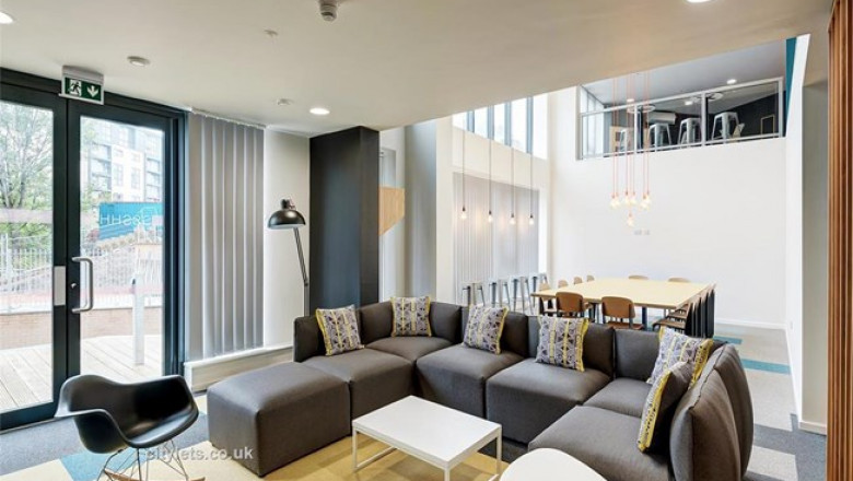 Professional Office Cleaning Services for a Spotless Workspace