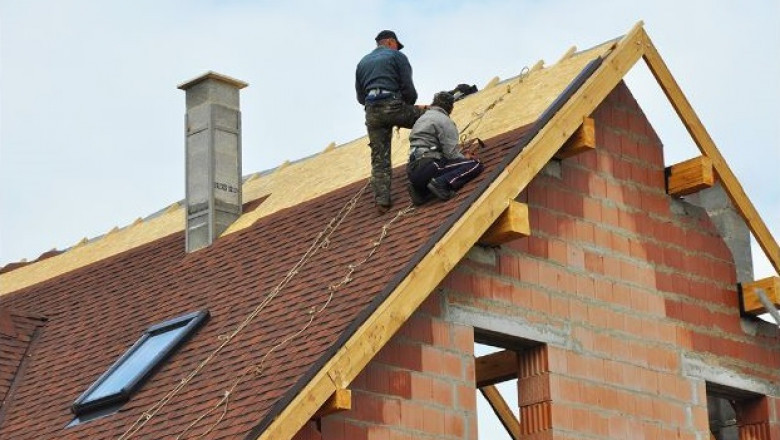 Roofing Myths Debunked: Common Misconceptions Homeowners Believe