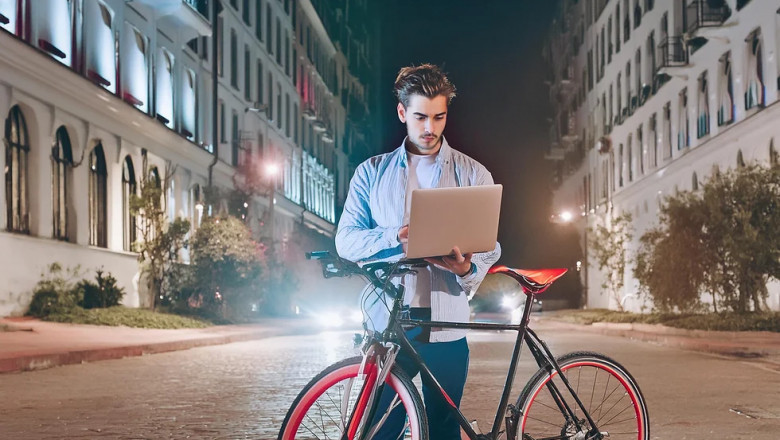 E-Scooter and bike Software Development Company - Cost & Trends 2025