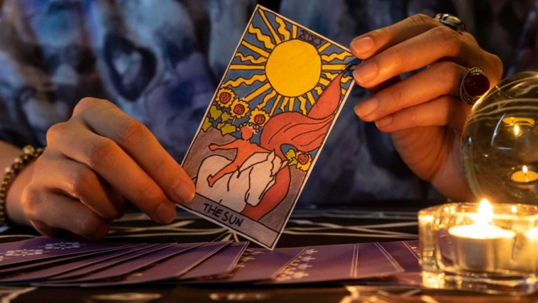 Unlock Life's Mysteries Through Tarot Reading Melbourne with Pandit Raghudeva
