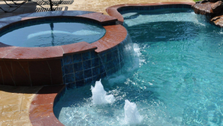 Why Hiring a Pool Contractor Is a Smart Move for Your Backyard Upgrade