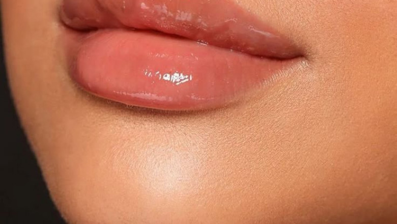 Lip Gloss vs. Lipstick: What’s Best for Your Look?