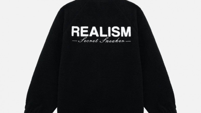 Realism Hoodie Real Comfort. Real Design. Real Movement.