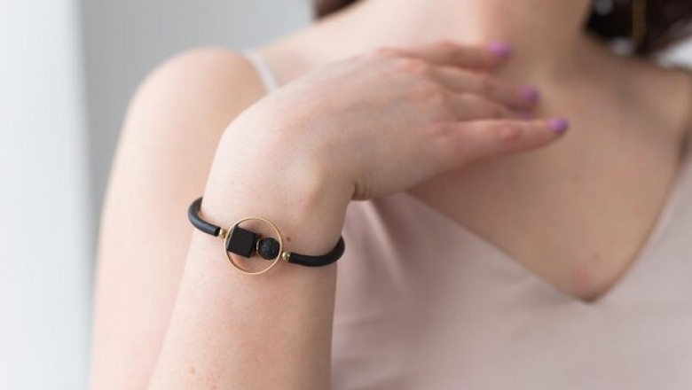 Luxury Bracelet Brands That Define Quiet Luxury