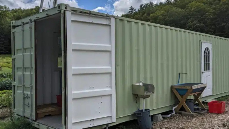 Benefits of 20-Foot Shipping Containers