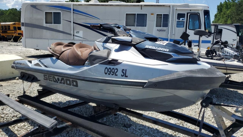 Where to Find the Best Deals on Used Salvage Boats in Florida
