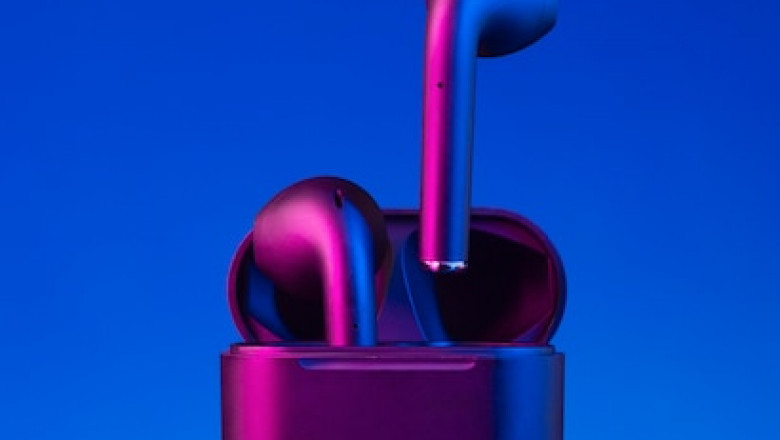 Style Upgrade: Combine Your Leather Handbag with a Sleek AirPods Pro Case