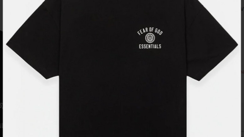 Classic Confidence: The University Black Crewneck T-Shirt