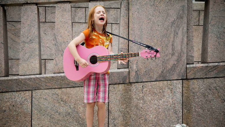 How Color Helped Me Finally Learn Guitar: My Experience with Musical Colors