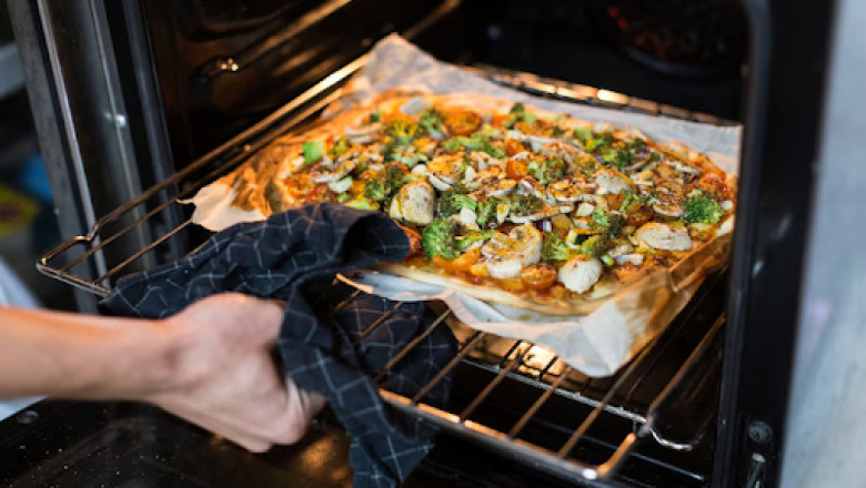 How Long Does Pizza Last in the Fridge?