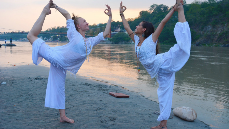 100 hour yoga teacher training in Rishikesh