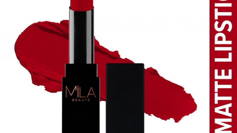 Red Lips Reign at Fashion Week India – Styled with Simplicity
