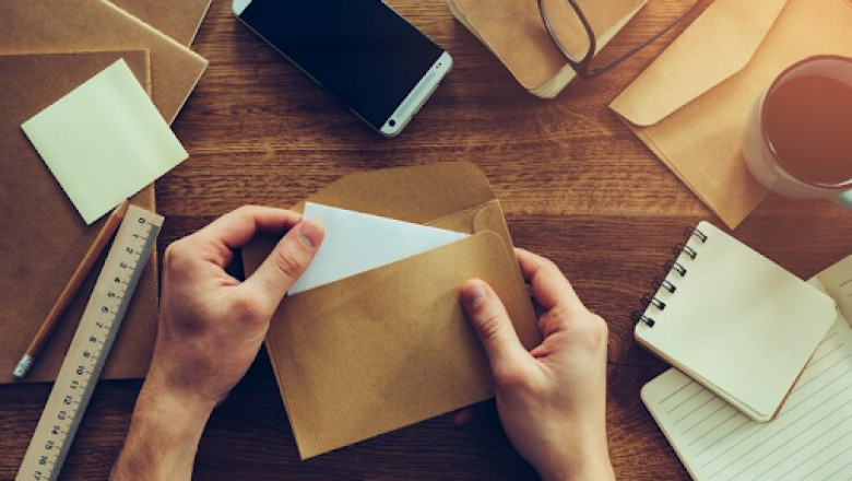How to Address an Envelope in 2025: Modern Etiquette & Format Guide