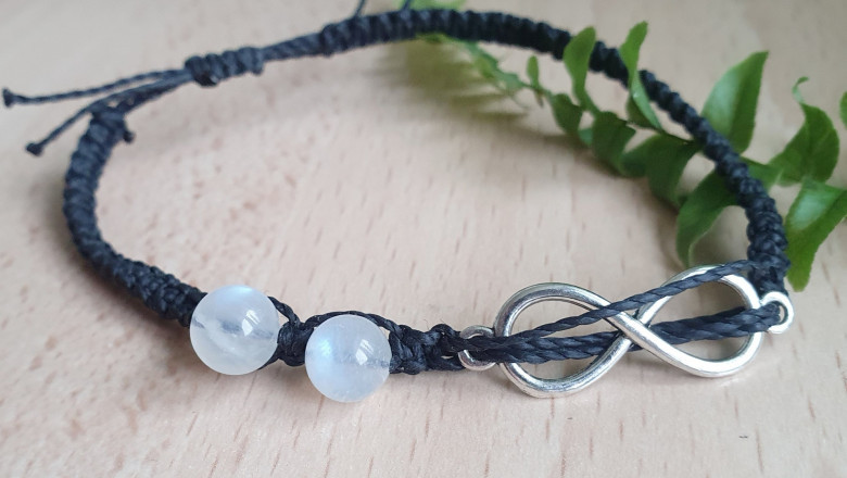 Des cadeaux qui ont du sens : offrir un bijou en pierre naturelle