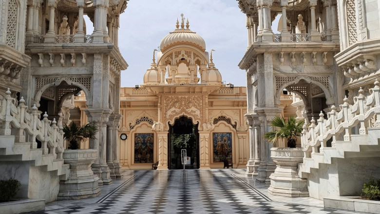 2 ISKCON Vrindavan Visiting Hours, Prasadam & Bhajans