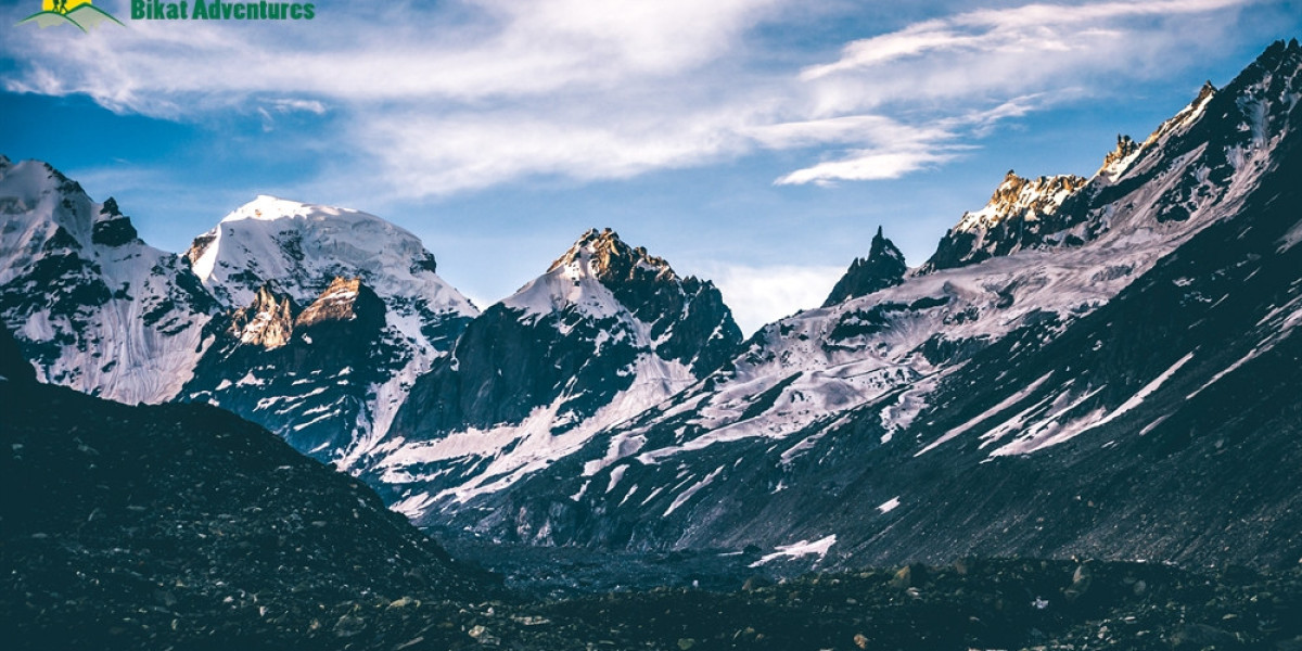 Hampta Pass Trek: An Adventure Through the Heart of the Himalayas