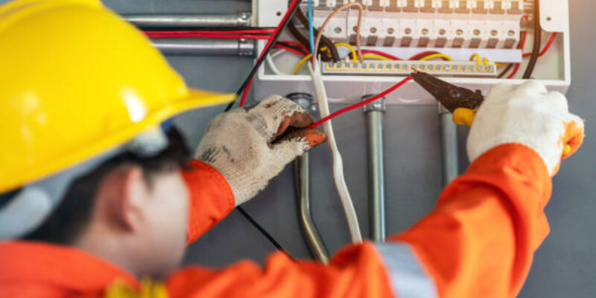 Select the Best Electrician Uniform for Your Requirements 