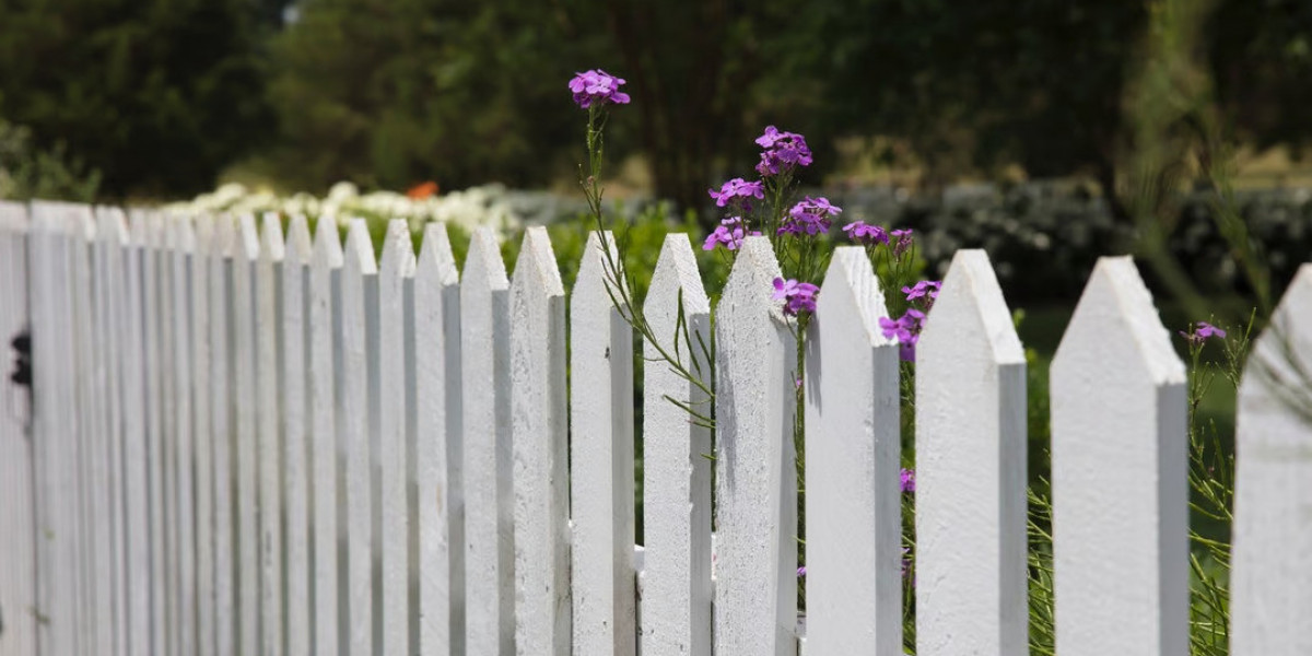 Timeless and Elegant: The Picket Fence Choice