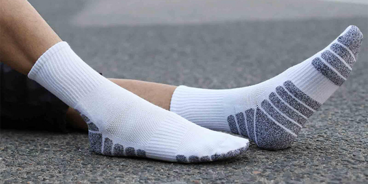 How to Find the Best Wholesale White Socks for Your Needs