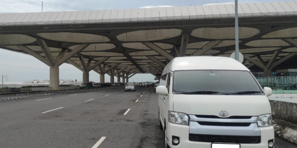 Rental Mobil di Bandara YIA: Pilihan Tepat untuk Perjalanan Bisnis