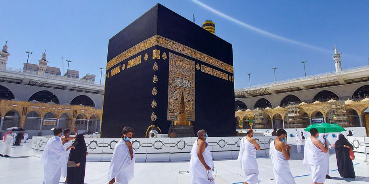 How Can You Ensure a Smooth Journey with Umrah Packages UK?