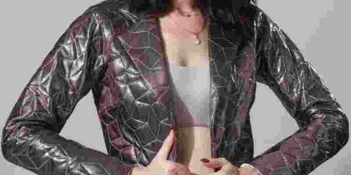 Chill in Style: The Best Summer Jackets for Women to Keep You Cool and Fashionable