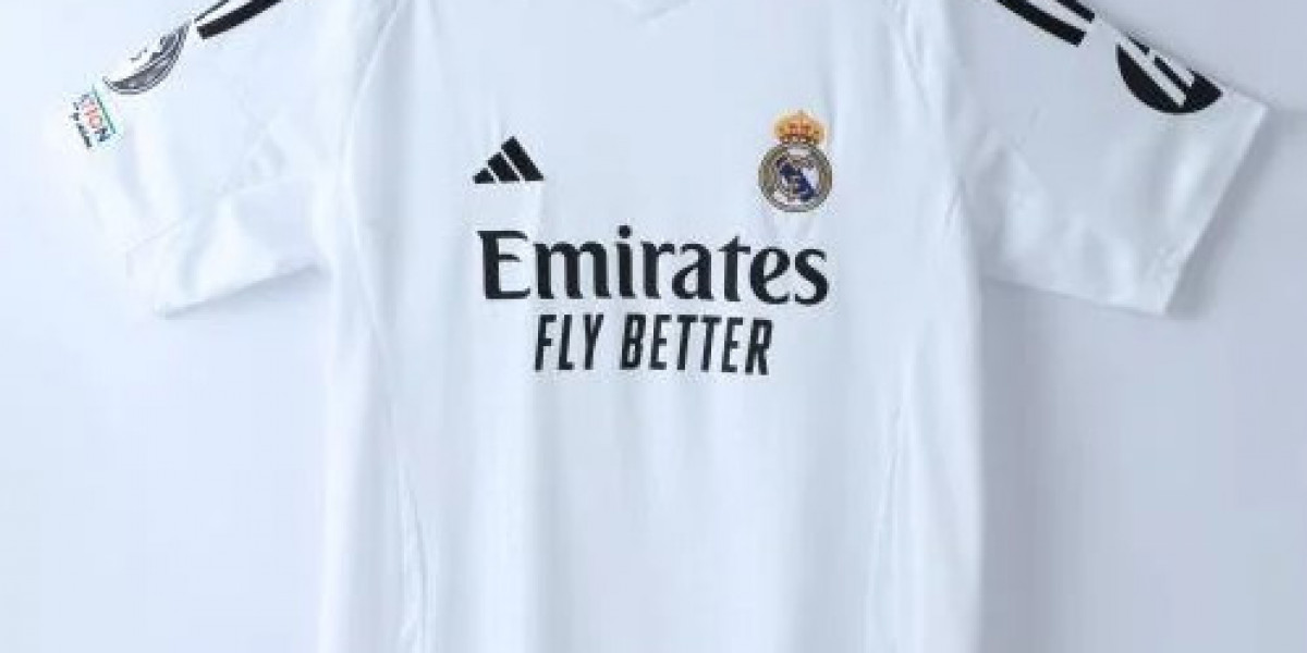 بلوفر ريال مدريد من Sport Touch – امتلكه قبل نفاد الكمية!