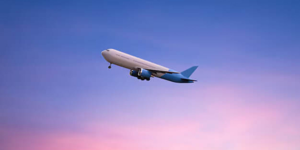 Cheapest Ways for Students to Fly Emirates