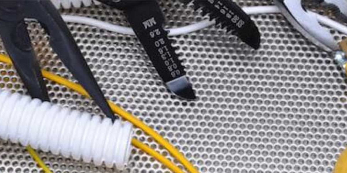 How to Choose the Right Electrician in Olmos Park for Your Home or Business?