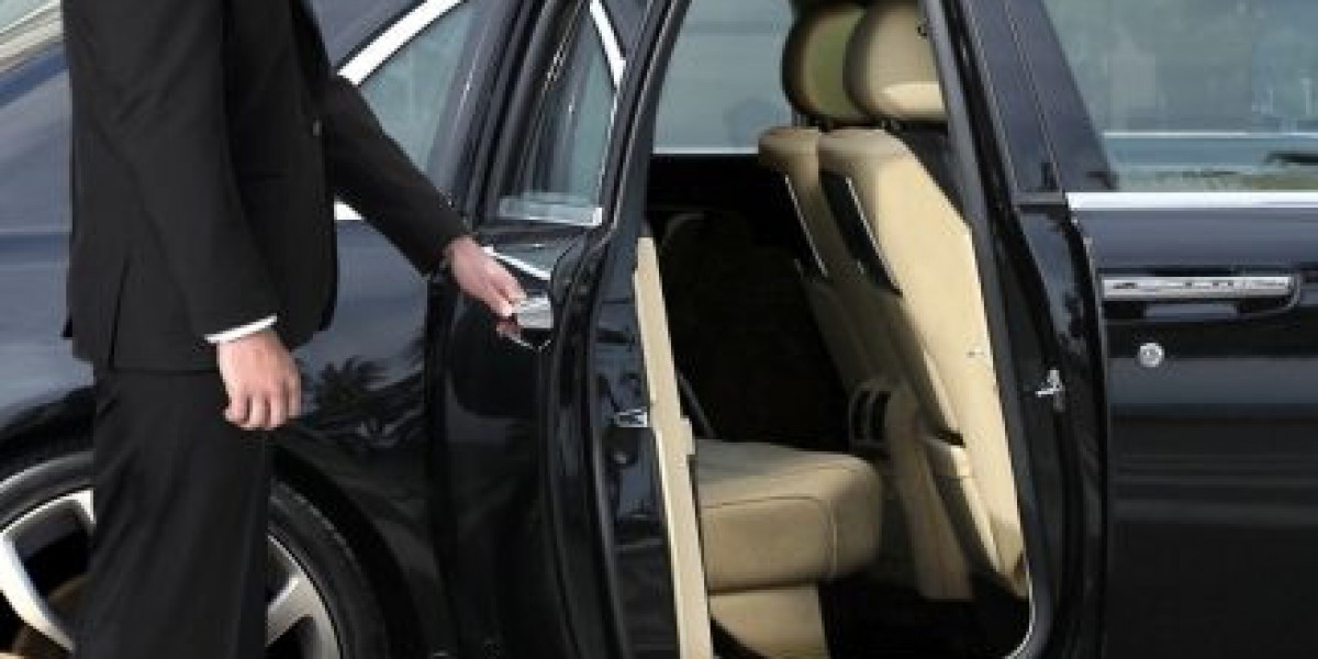 Why Travelers Prefer Car Service Las Vegas Over Traditional Shuttle Options